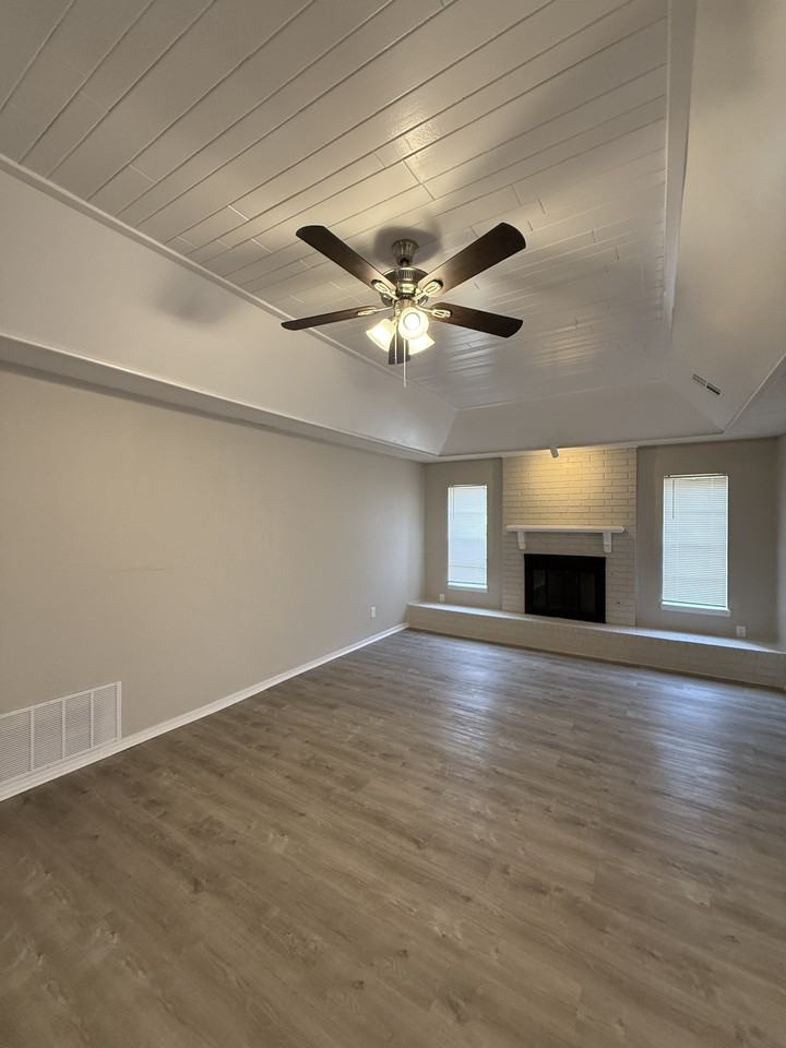 7413 Nw 125th St - Photo 4 of 21