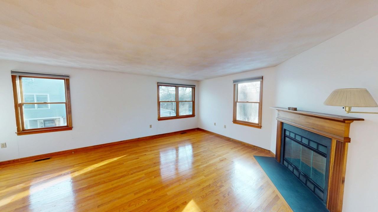 95 Pleasant St - Photo 2 of 26