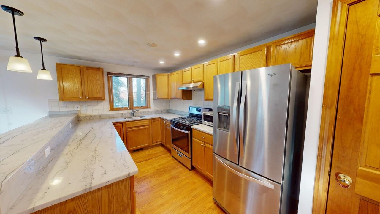 95 Pleasant St - Photo 5 of 26