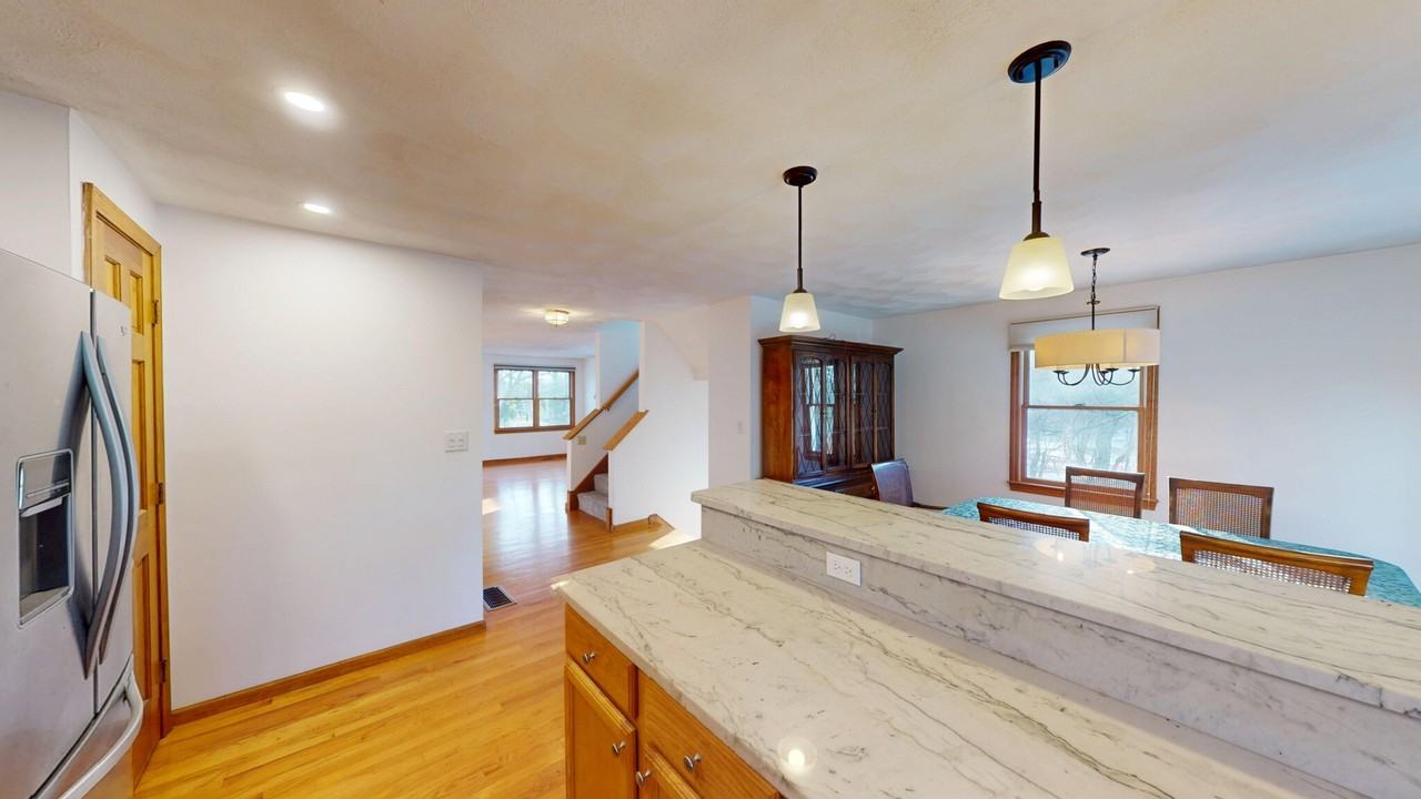 95 Pleasant St - Photo 6 of 26