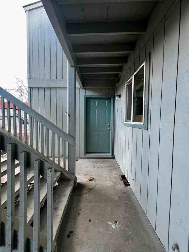 201 N 10th St #12 - Photo 3 of 16