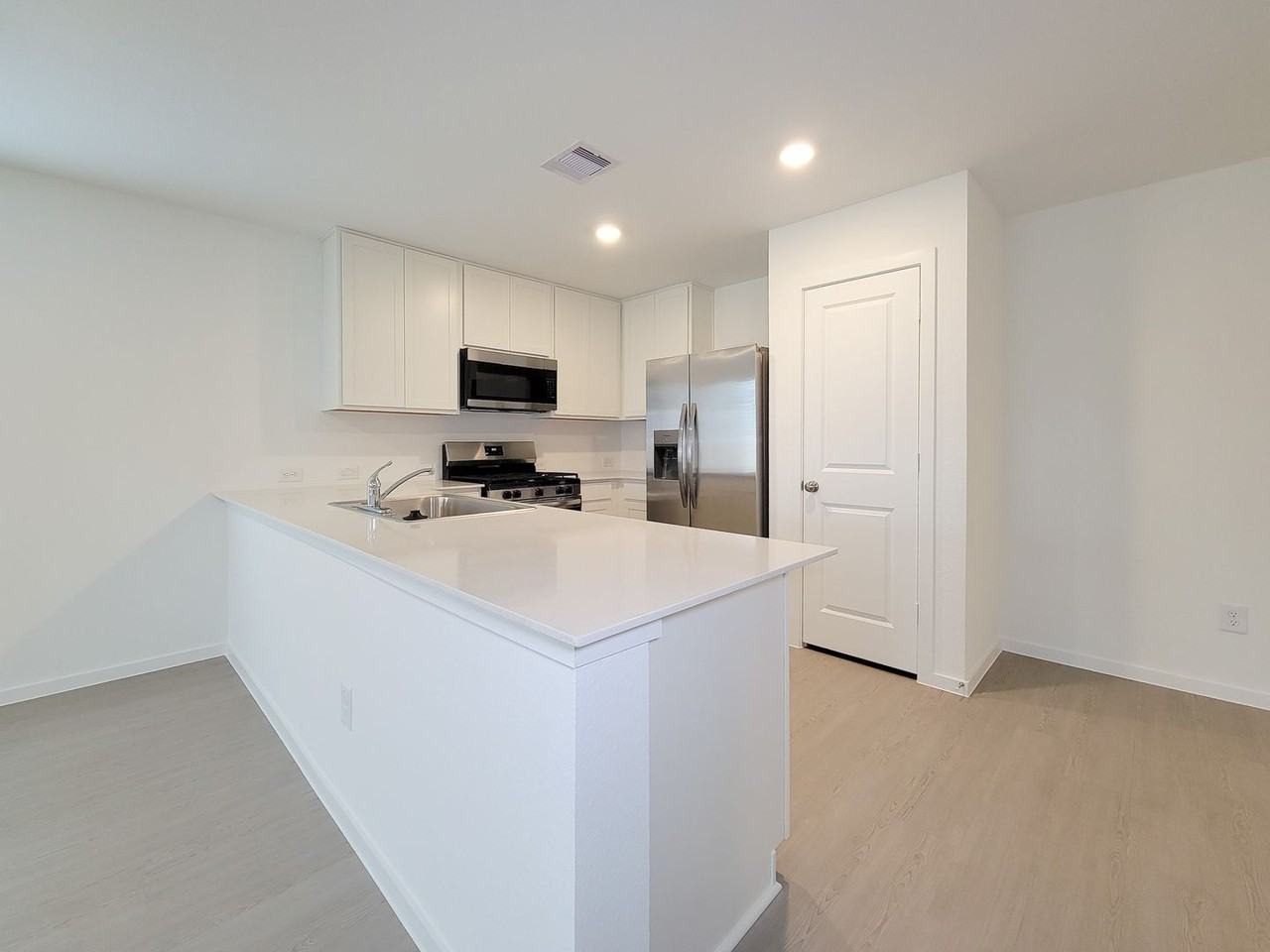 388 Tejas Trl - Photo 4 of 32