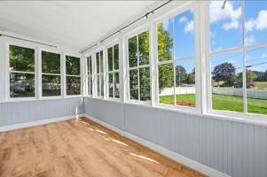 featured image of 612 Grove St #1