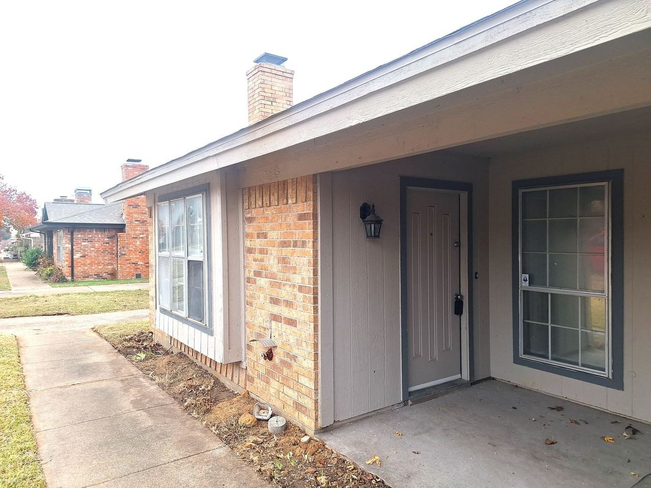 7045 Crosstimbers Ln - Photo 2 of 19