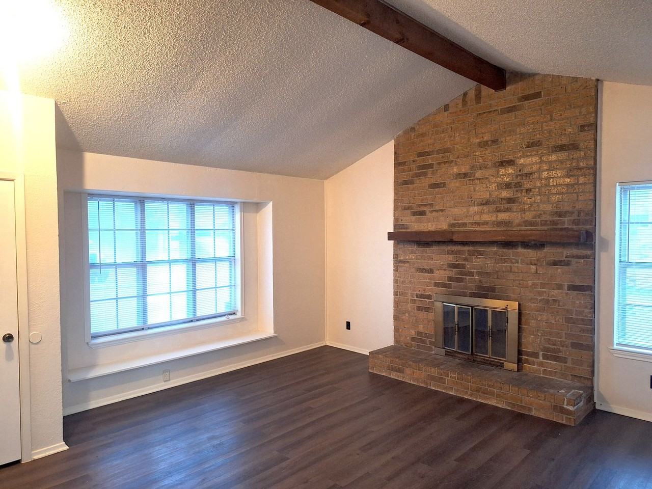 7045 Crosstimbers Ln - Photo 3 of 19