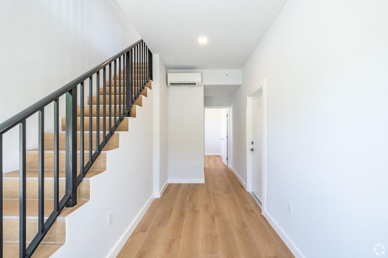 1376 SW 4th St - Photo 5 of 10