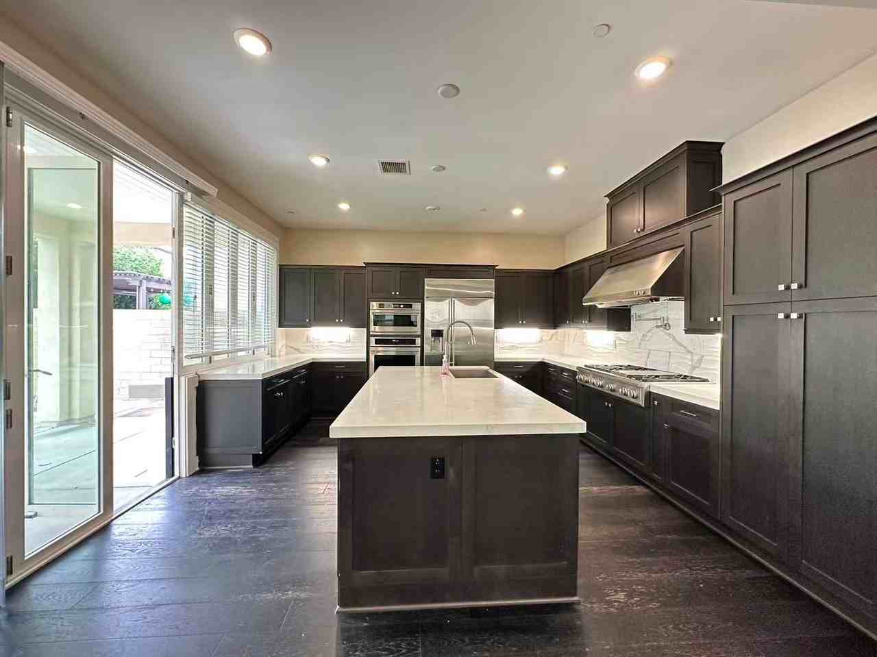 140 Crossover - Photo 4 of 23