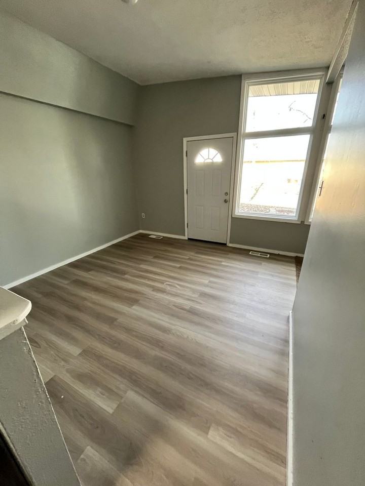 1447 - Photo 6 of 11