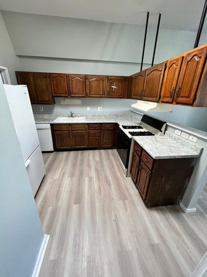 1447 - Photo 7 of 11