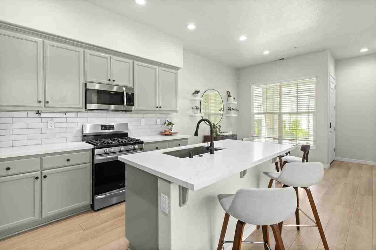 3286 Owl Ct - Photo 2 of 27