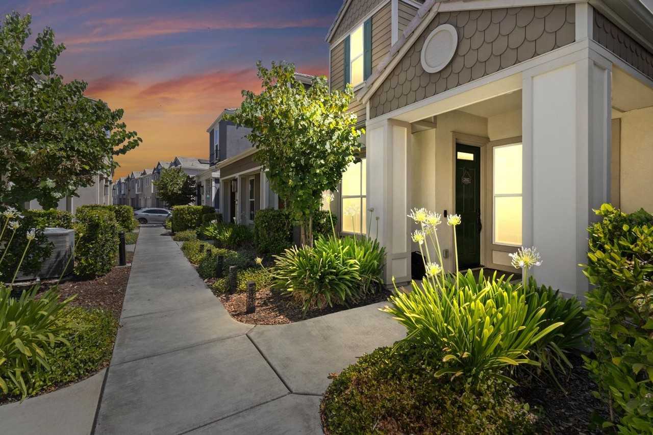 3286 Owl Ct - Photo 3 of 27