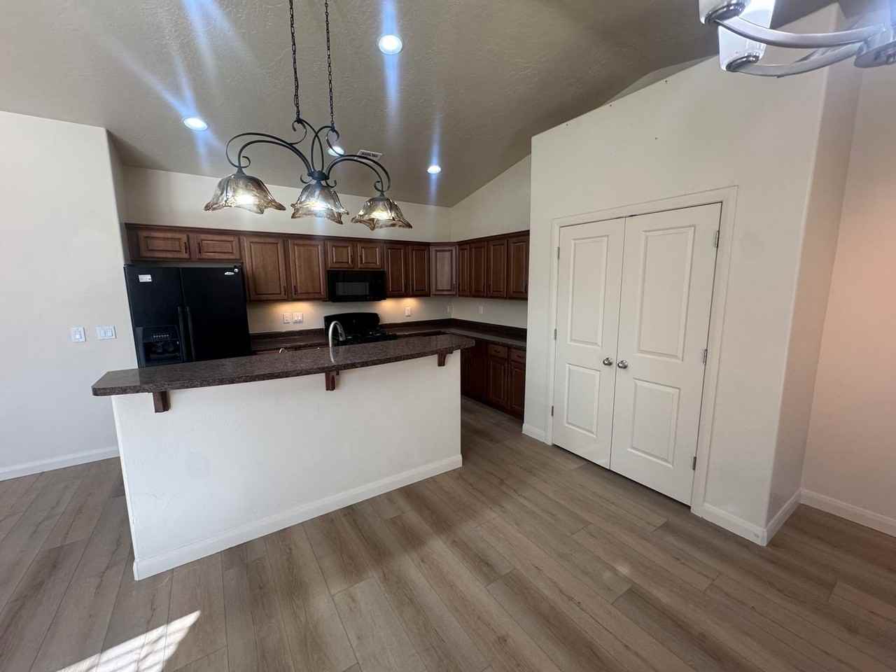 382 E Munich Dr - Photo 7 of 18