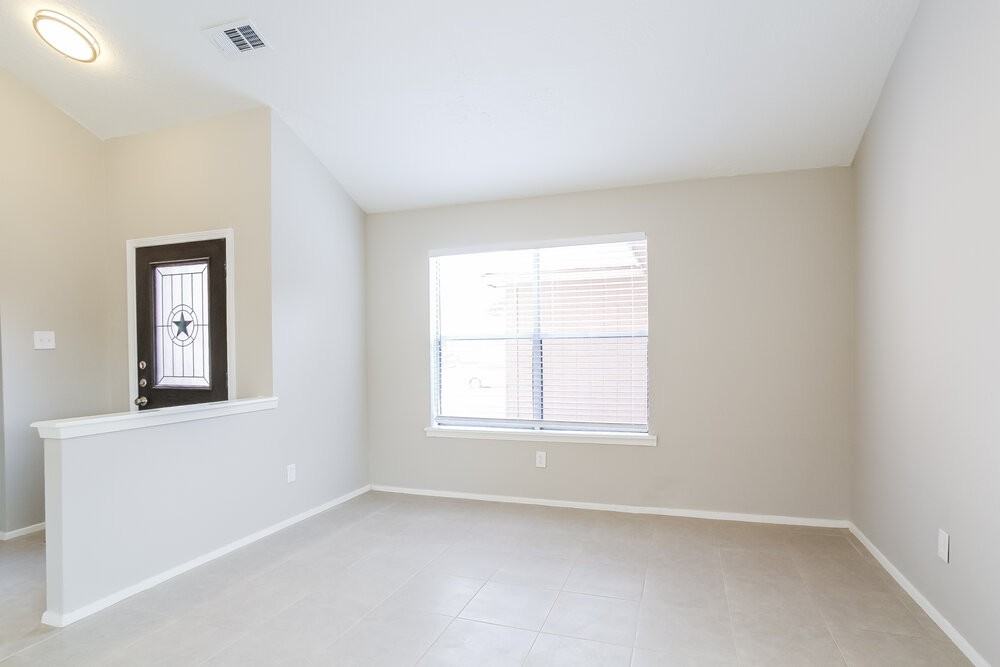 11403 Milners Point Dr - Photo 4 of 15