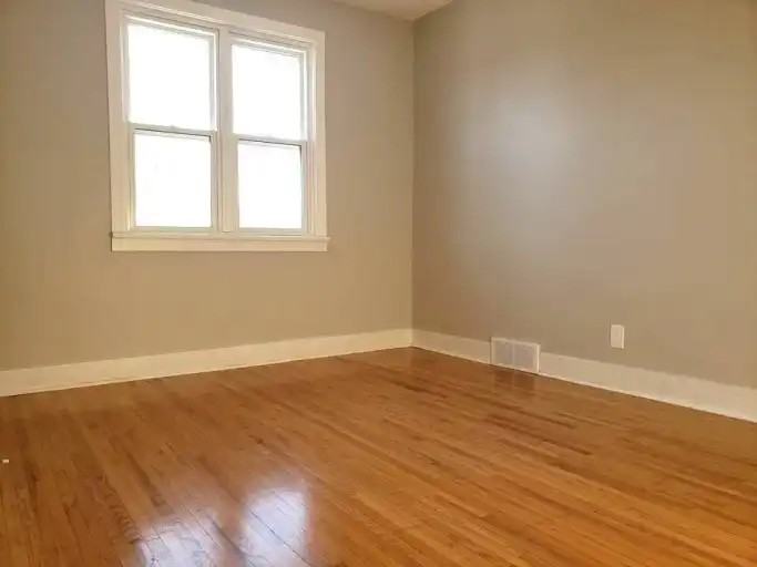 882 Bannatyne Ave #2 - Photo 5 of 6