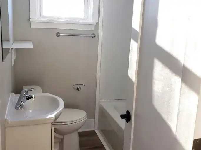 882 Bannatyne Ave #2 - Photo 6 of 6