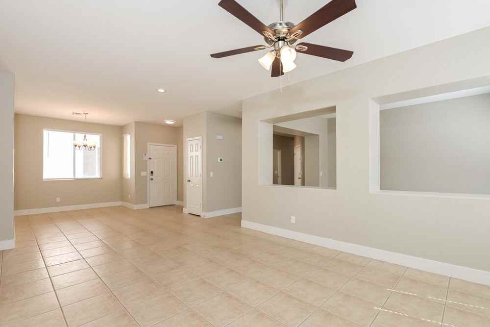 9185 Drifting Bay St - Photo 3 of 16