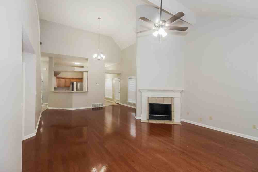 1700 Torrington Ct - Photo 5 of 17