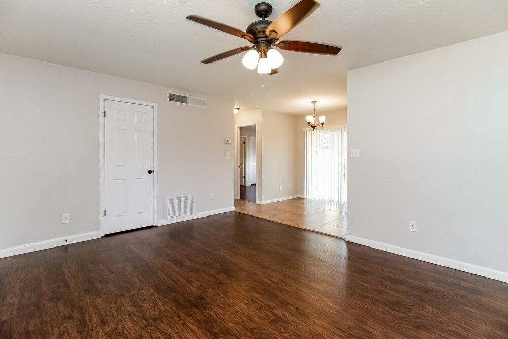 2843 Kinnon Dr - Photo 4 of 16