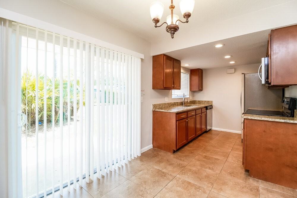 2843 Kinnon Dr - Photo 6 of 16