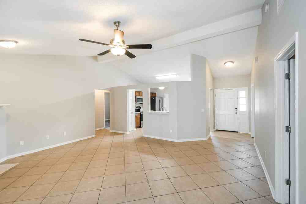 880 Long Lake Dr - Photo 4 of 16