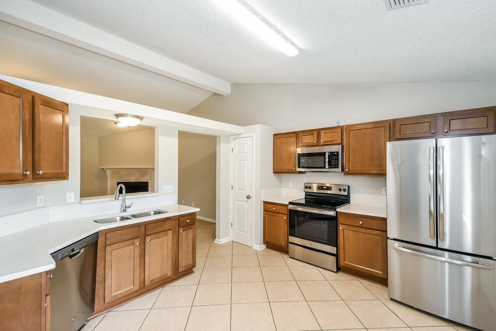 880 Long Lake Dr - Photo 5 of 16