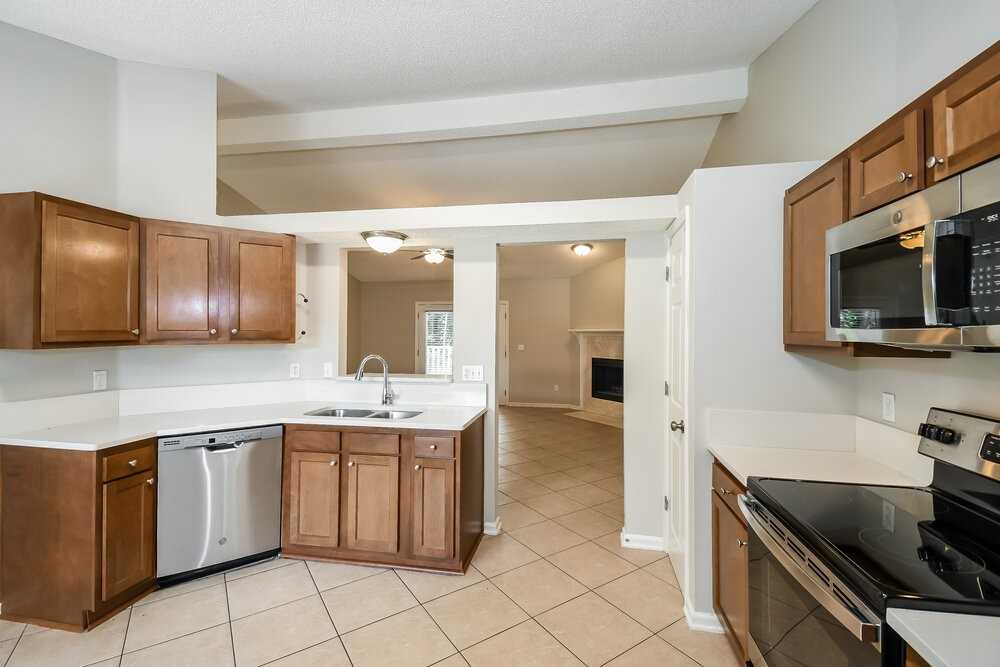 880 Long Lake Dr - Photo 6 of 16