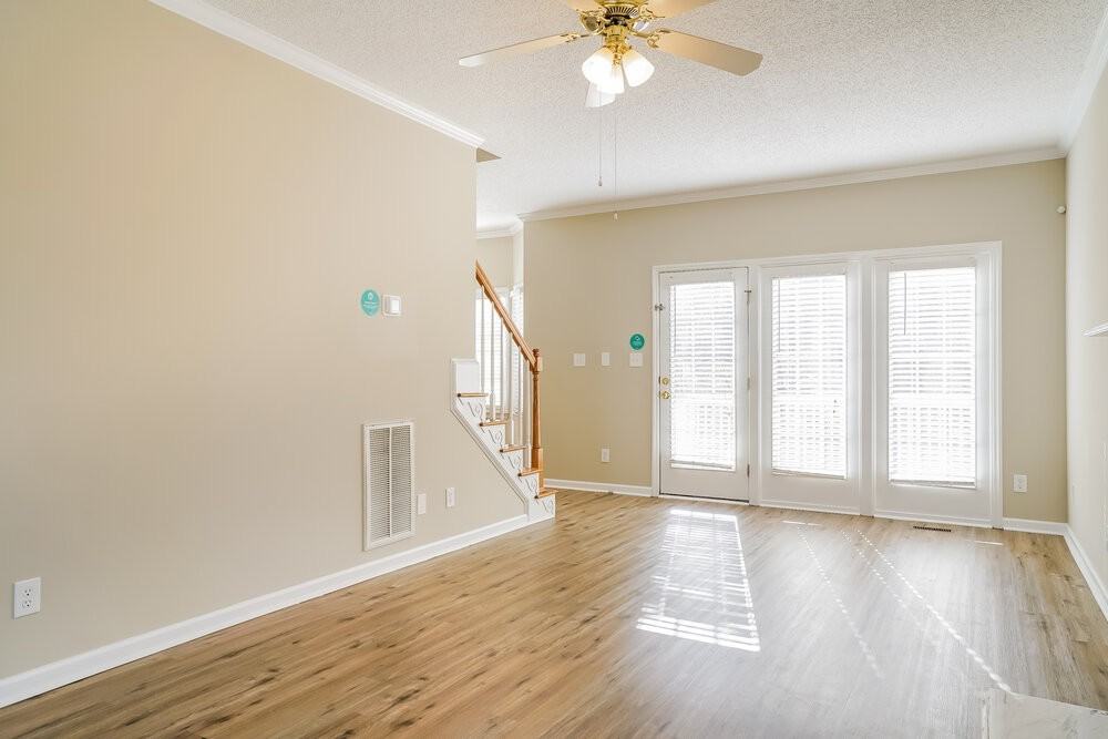 11 Redding Ct - Photo 4 of 17