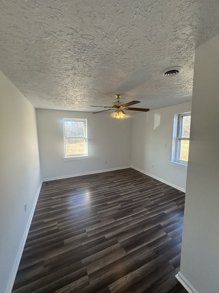 484C Willow Briar Ln #C - Photo 3 of 10