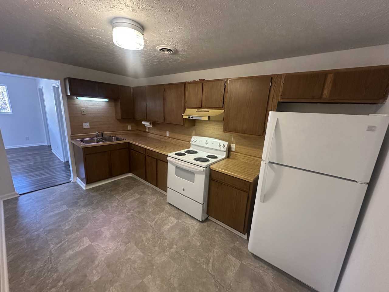 484C Willow Briar Ln #C - Photo 4 of 10