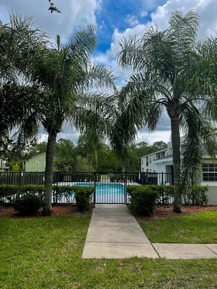 4385 Gardenstone Ct - Photo 4 of 32