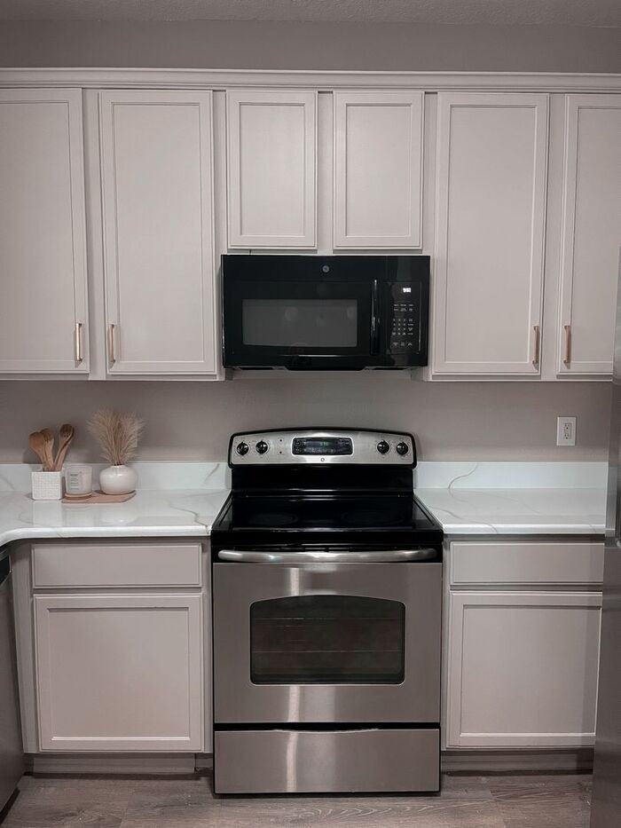 4385 Gardenstone Ct - Photo 7 of 32