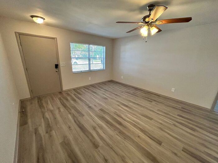 12092 Aurora Ct - Photo 2 of 24