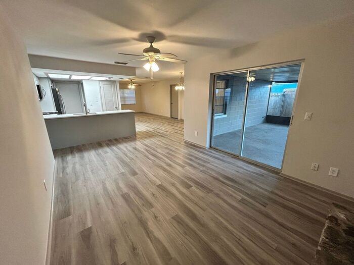 12092 Aurora Ct - Photo 4 of 24