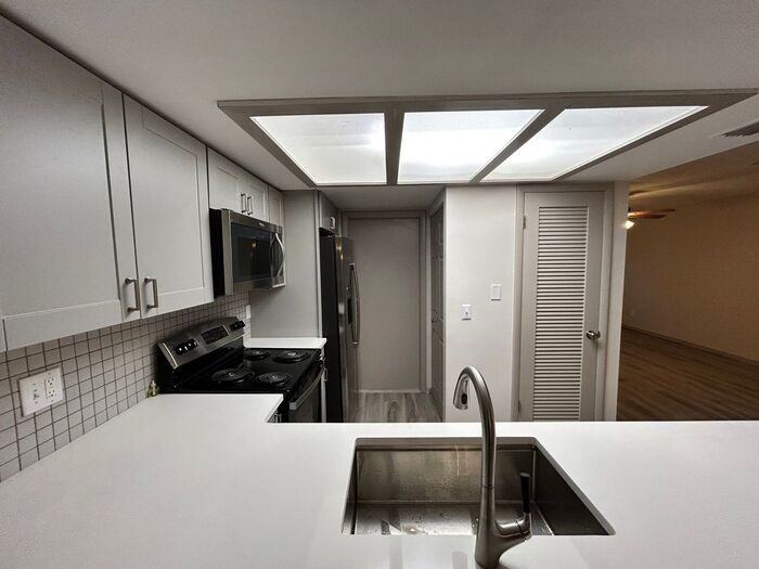 12092 Aurora Ct - Photo 5 of 24