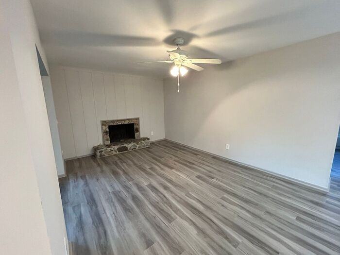 12092 Aurora Ct - Photo 7 of 24