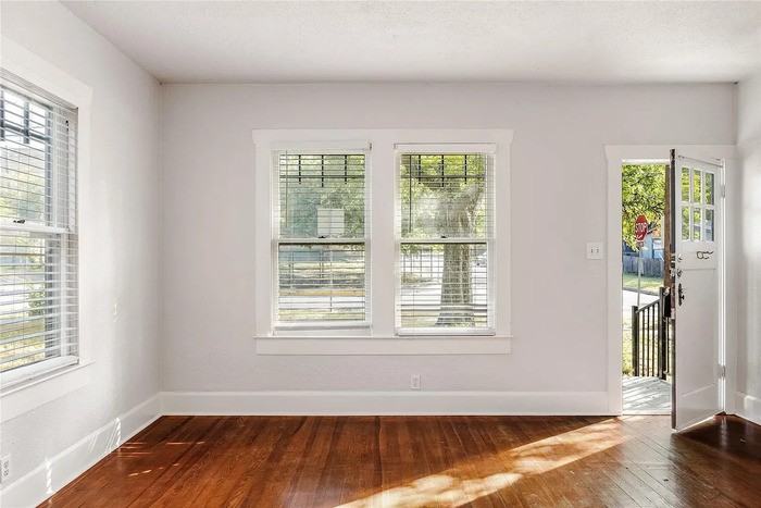 217 Leland St - Photo 3 of 16