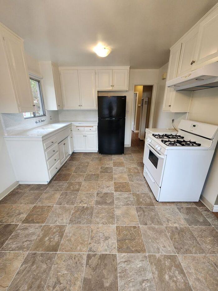 1354 La Palma St - Photo 5 of 15