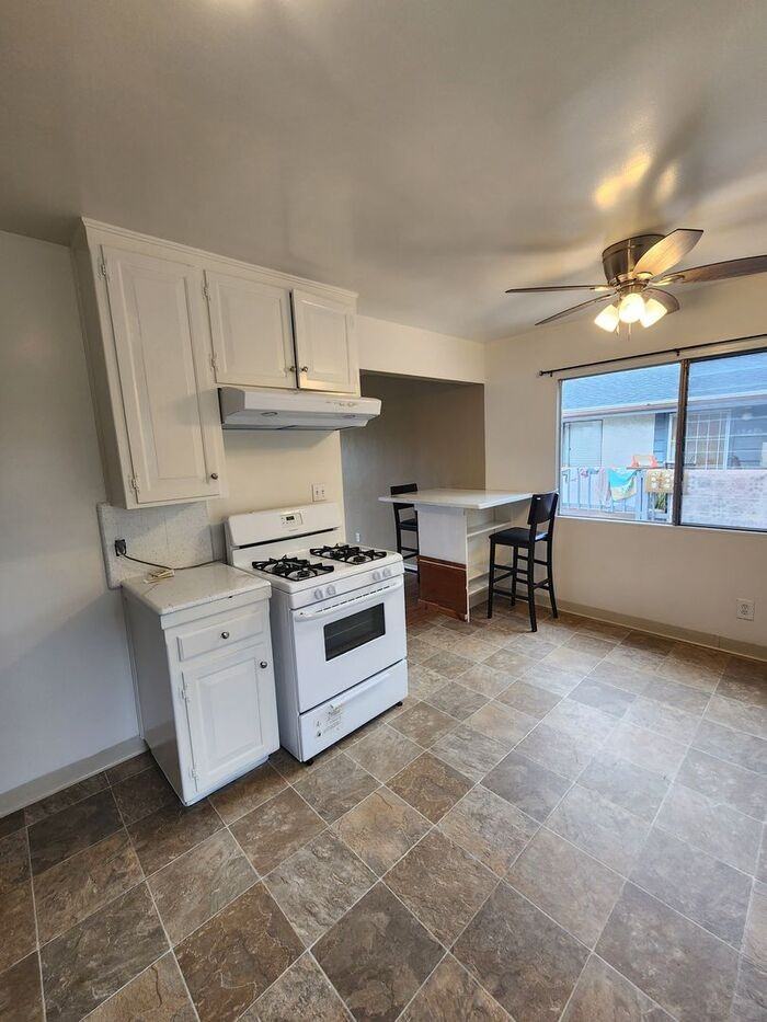 1354 La Palma St - Photo 6 of 15