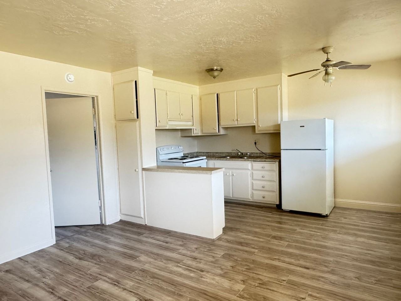 Lake Crest Apartments - Photo 7 of 10