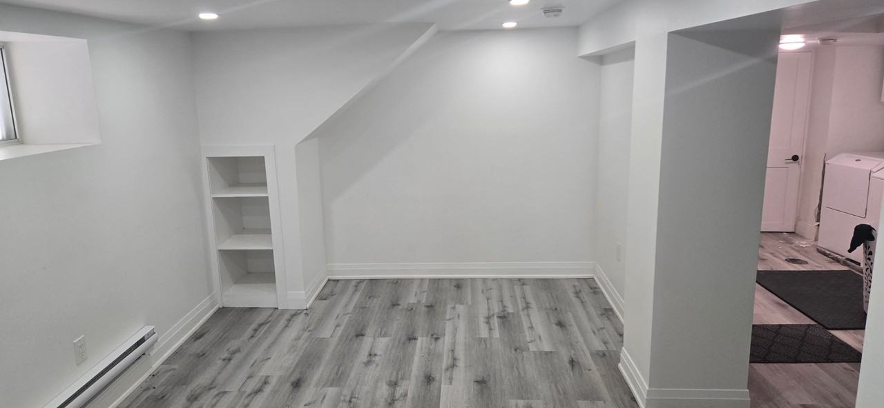 450 Glenlake Ave - Photo 3 of 8