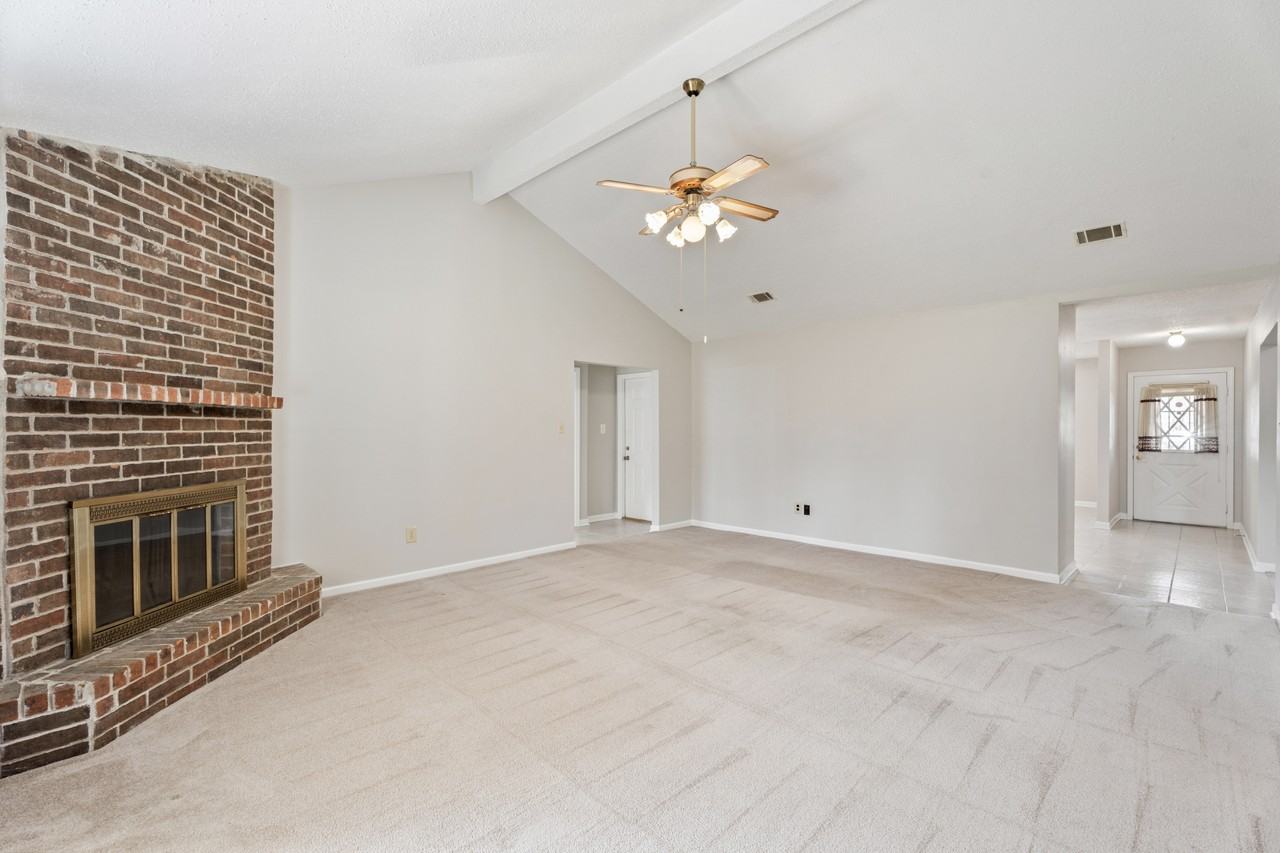 200 Brookhaven Ct #1 - Photo 2 of 18