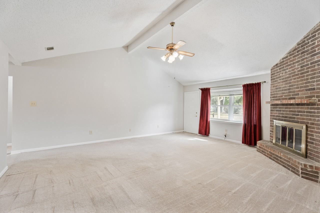 200 Brookhaven Ct #1 - Photo 3 of 18