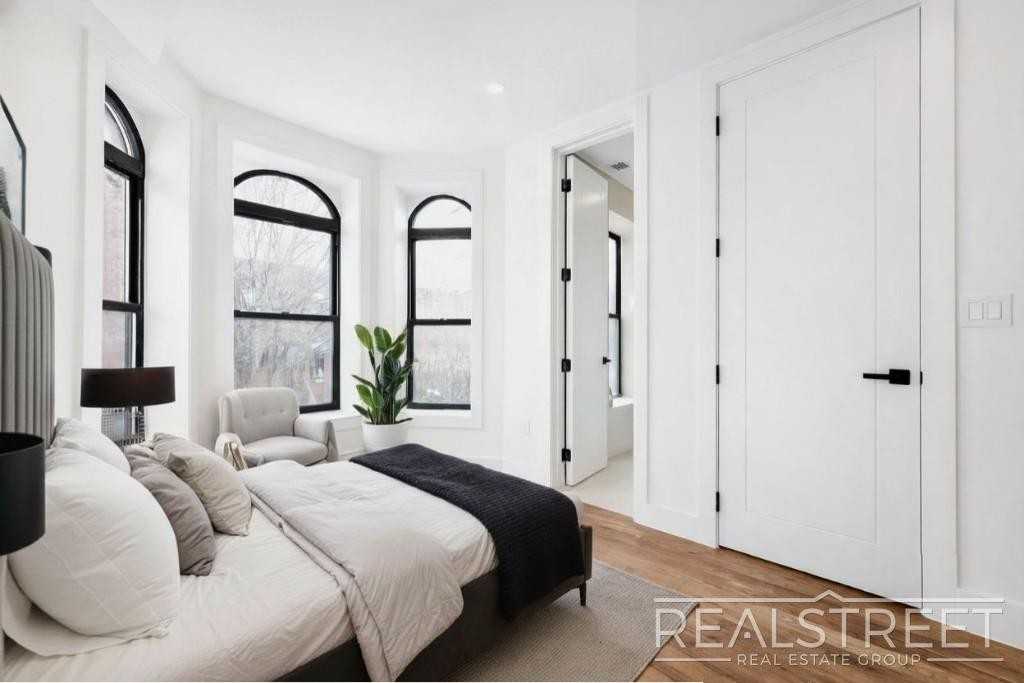 41 Eldert St #1 - Photo 5 of 11