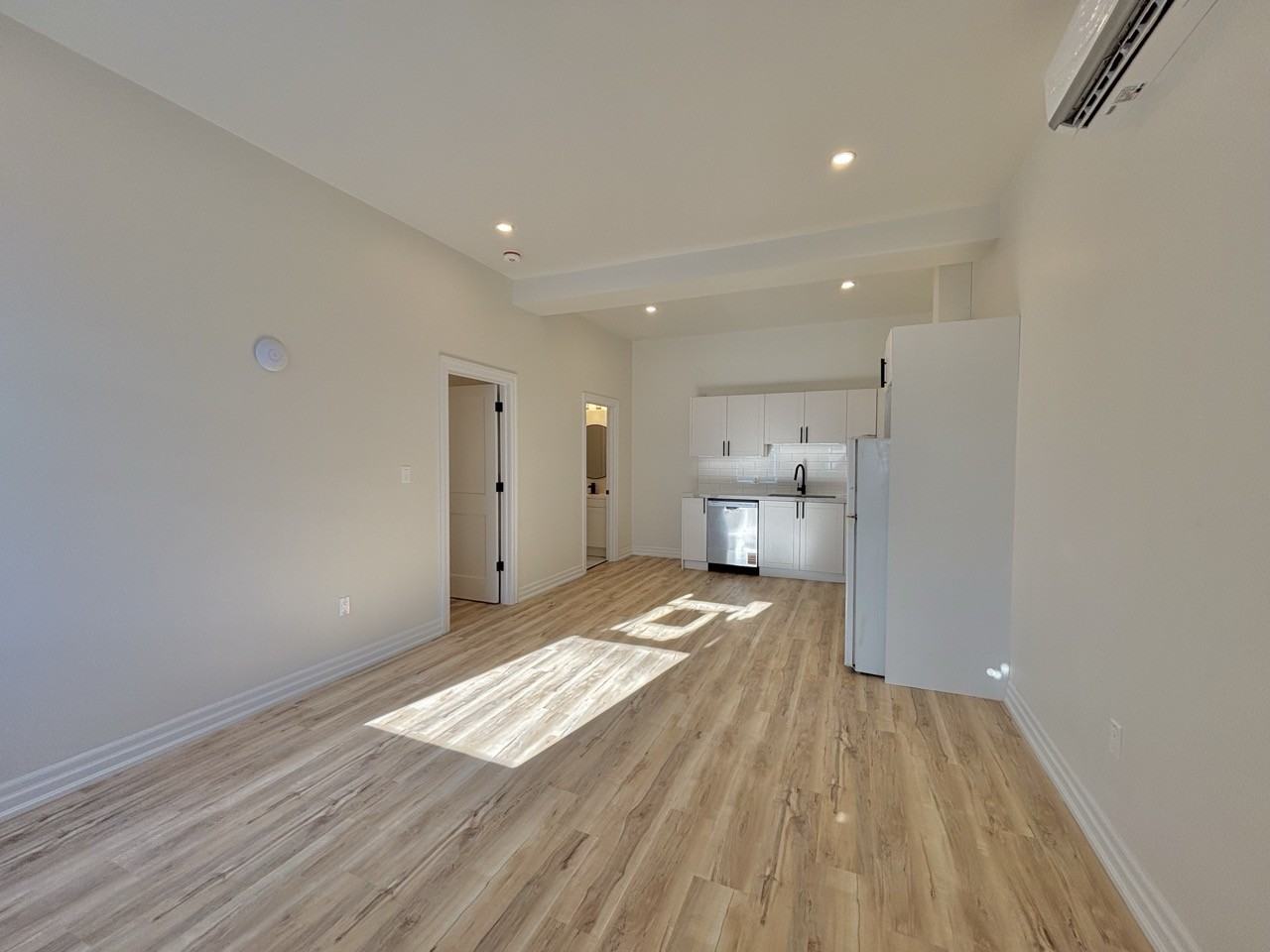 27 Queenston Street - Photo 3 of 13