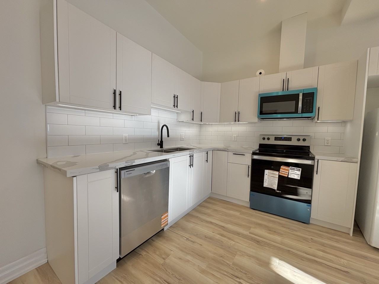 27 Queenston Street - Photo 2 of 13