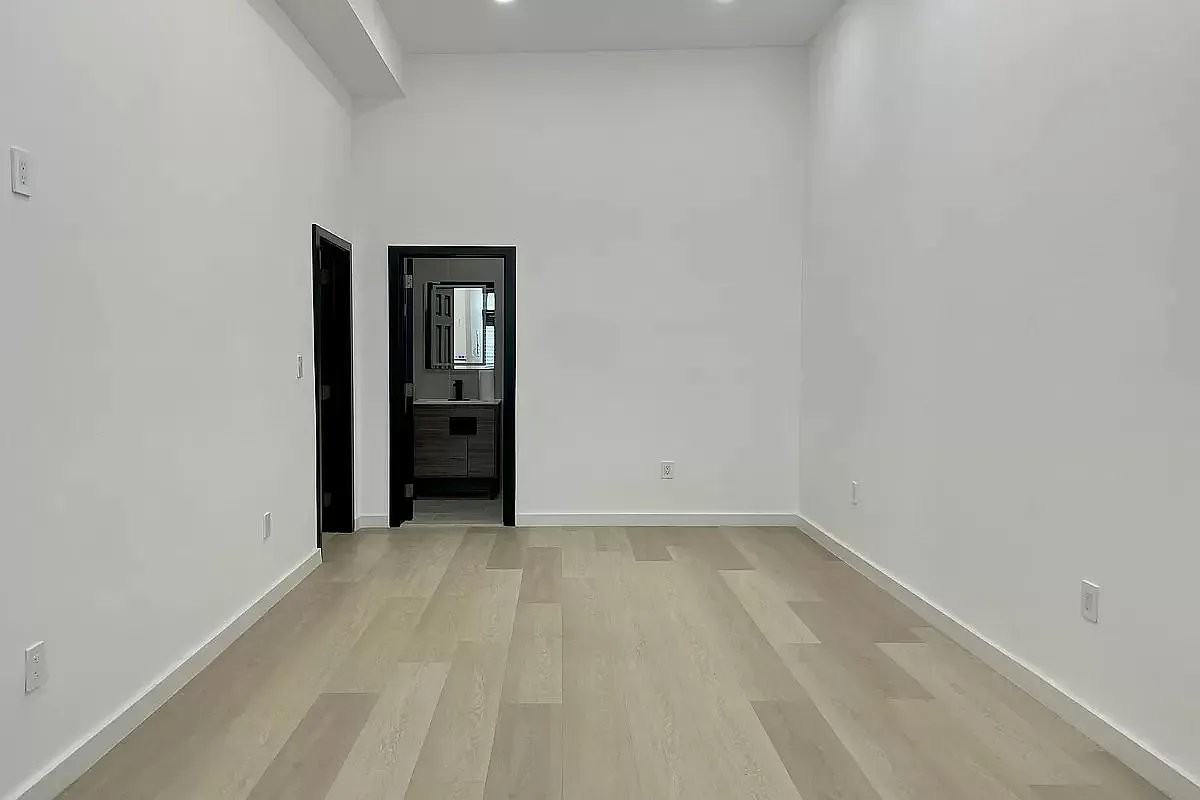 202 Saint Nicholas Ave #1 - Photo 5 of 8