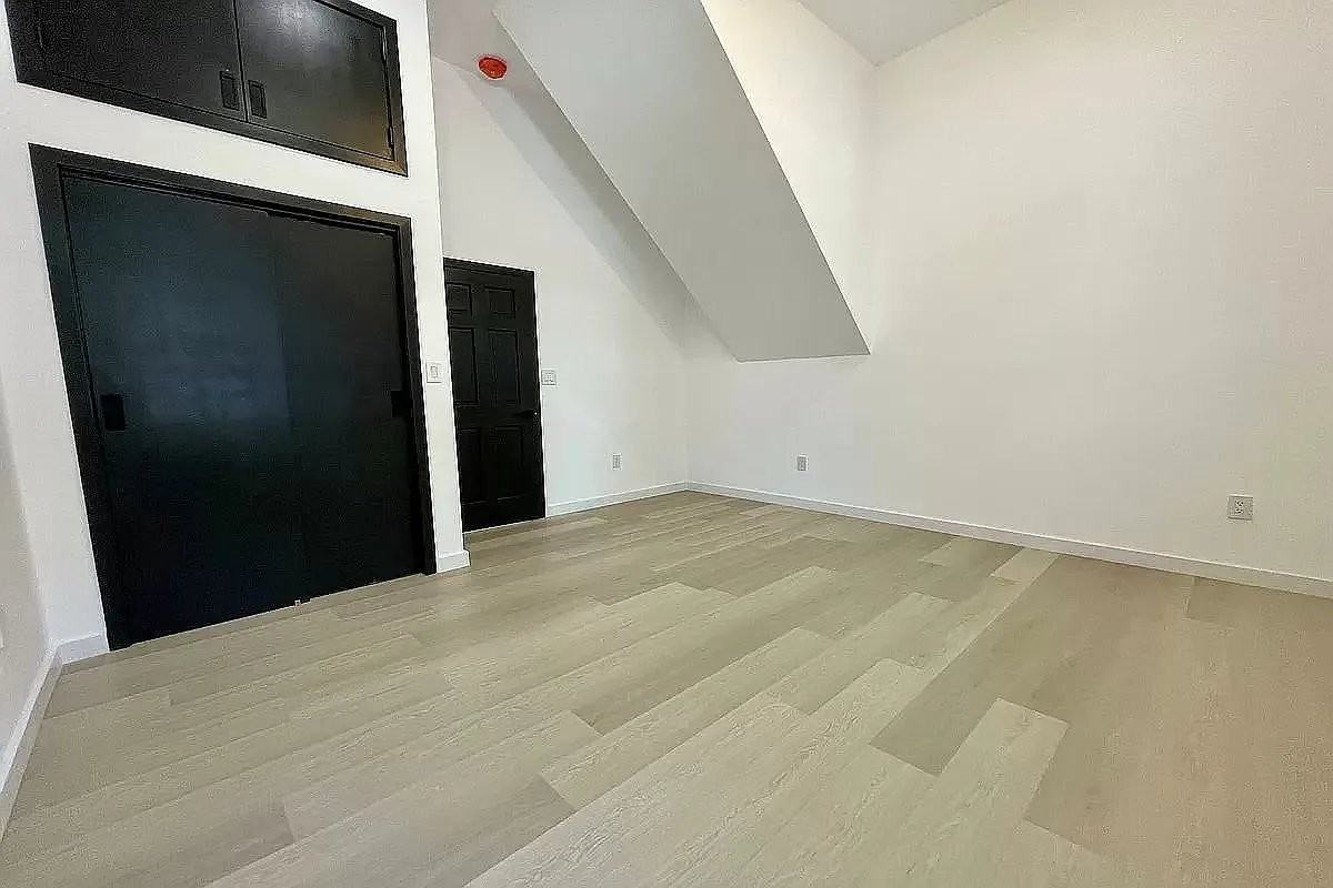 202 Saint Nicholas Ave #1 - Photo 6 of 8