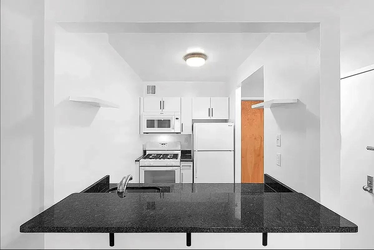 54 Spring St #7R - Photo 5 of 6