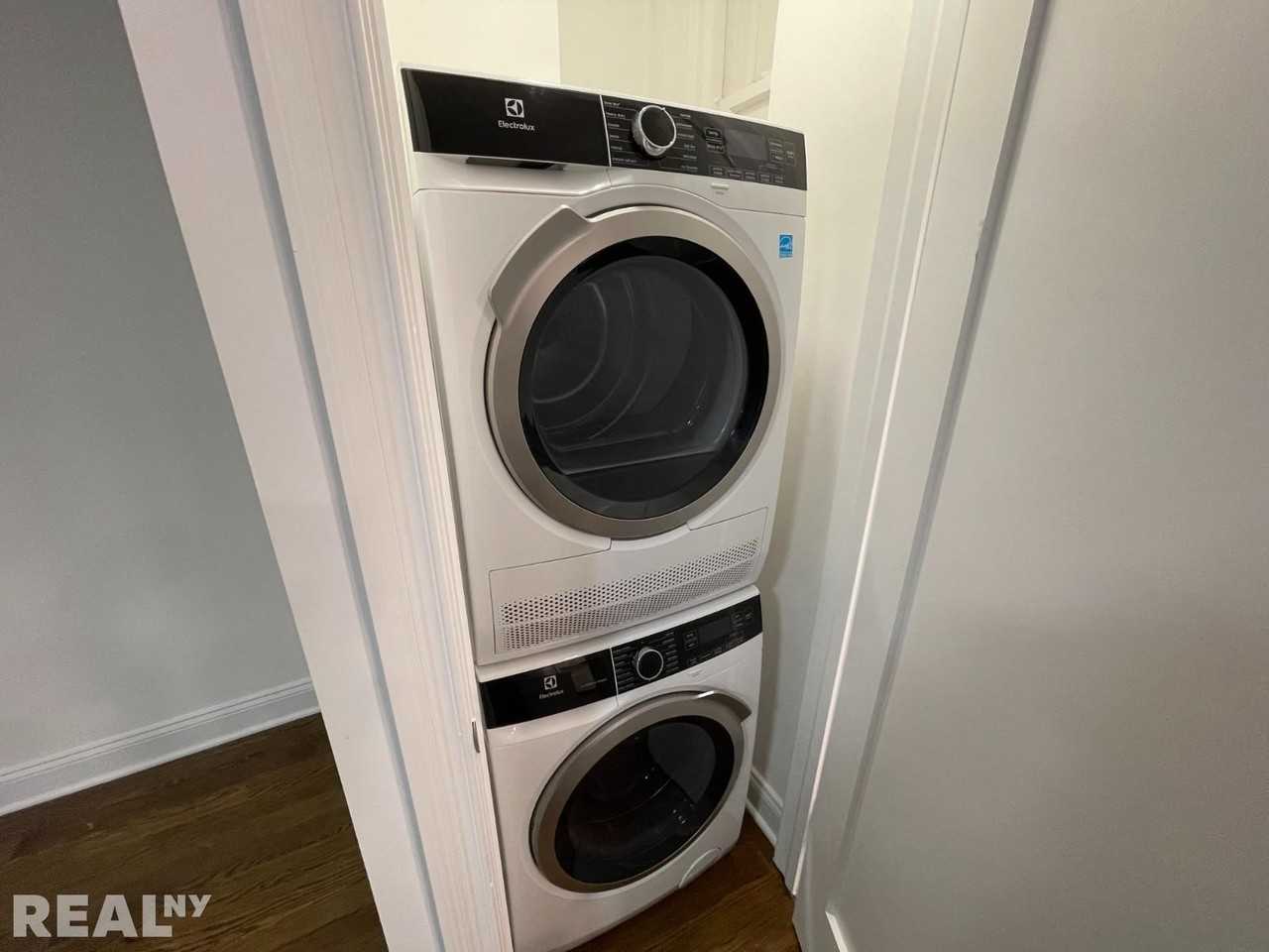 25 W 68th St #1B - Photo 6 of 11