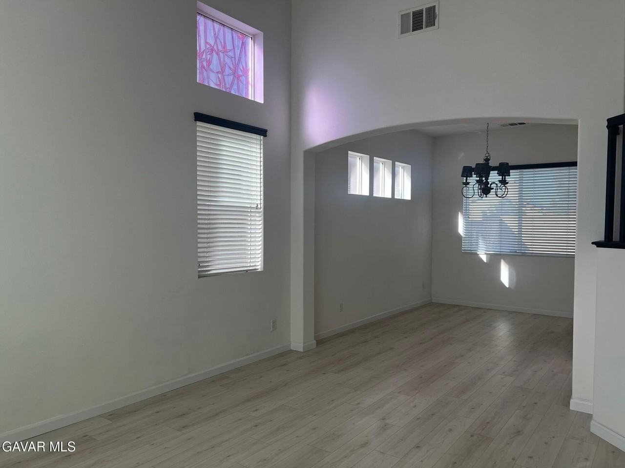 4111 Vahan Ct - Photo 4 of 32